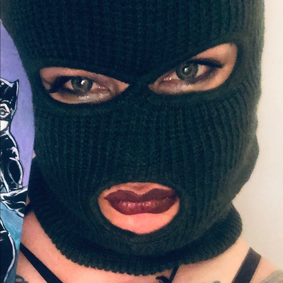 Meet your Posher, Jolie - Picture 2 of 3